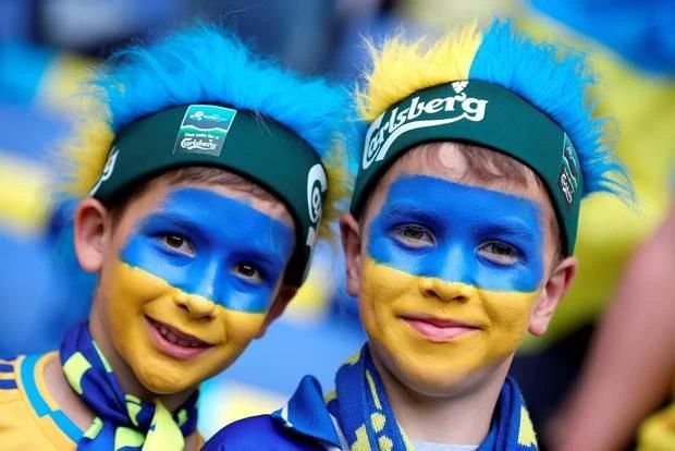 Hai fan nhí của Ukraine